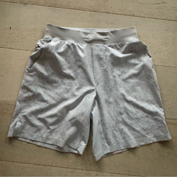 Lululemon T.H.E. Short Mens Small 7" inseam Linerless Gravel Dust Alpine - Picture 6 of 9